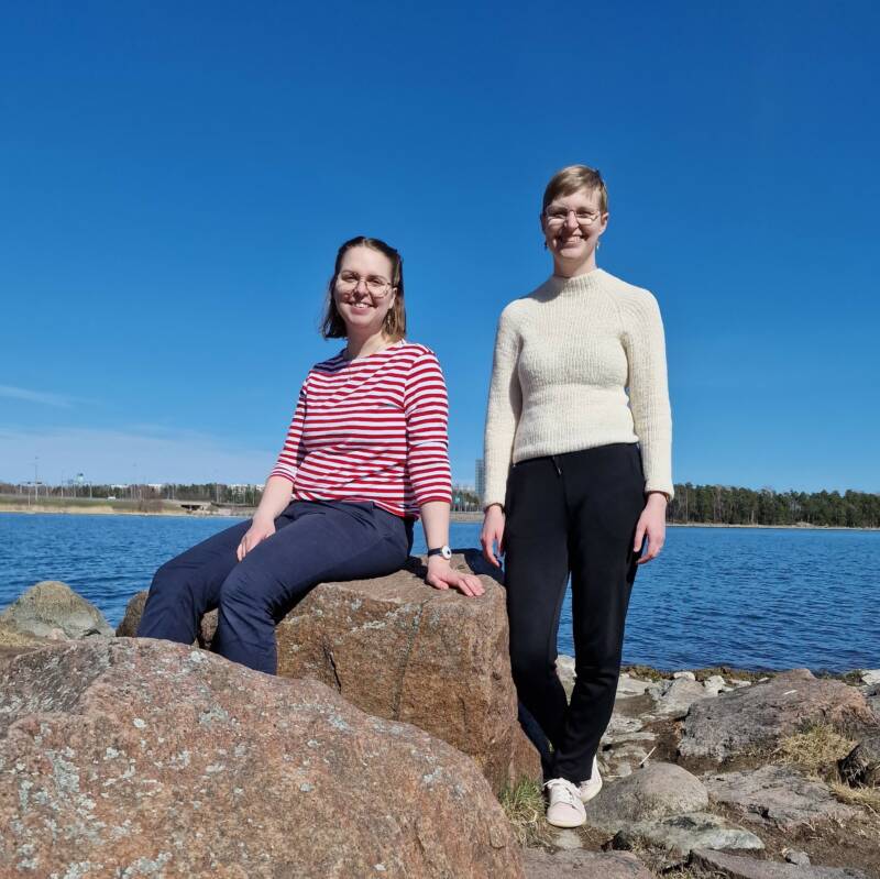Kuvassa Kaksosflikat Maatu ja Sanna.