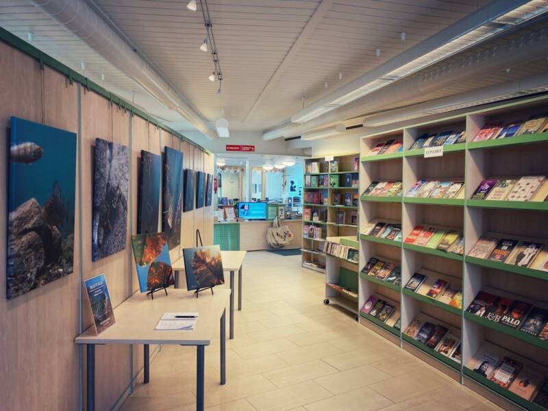 Kortesjärven kirjaston sisältä