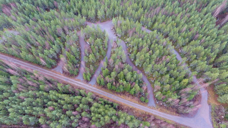 Ilmakuva Mäki-Hannuksen kuntoradalla sijaitsevista kuntokumpareista.